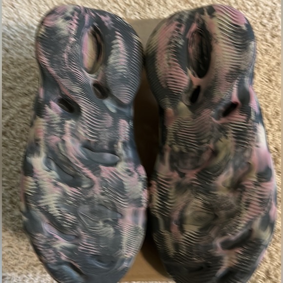 Yeezy Foam Runner “MX CARBON” size 10 - Picture 4 of 5